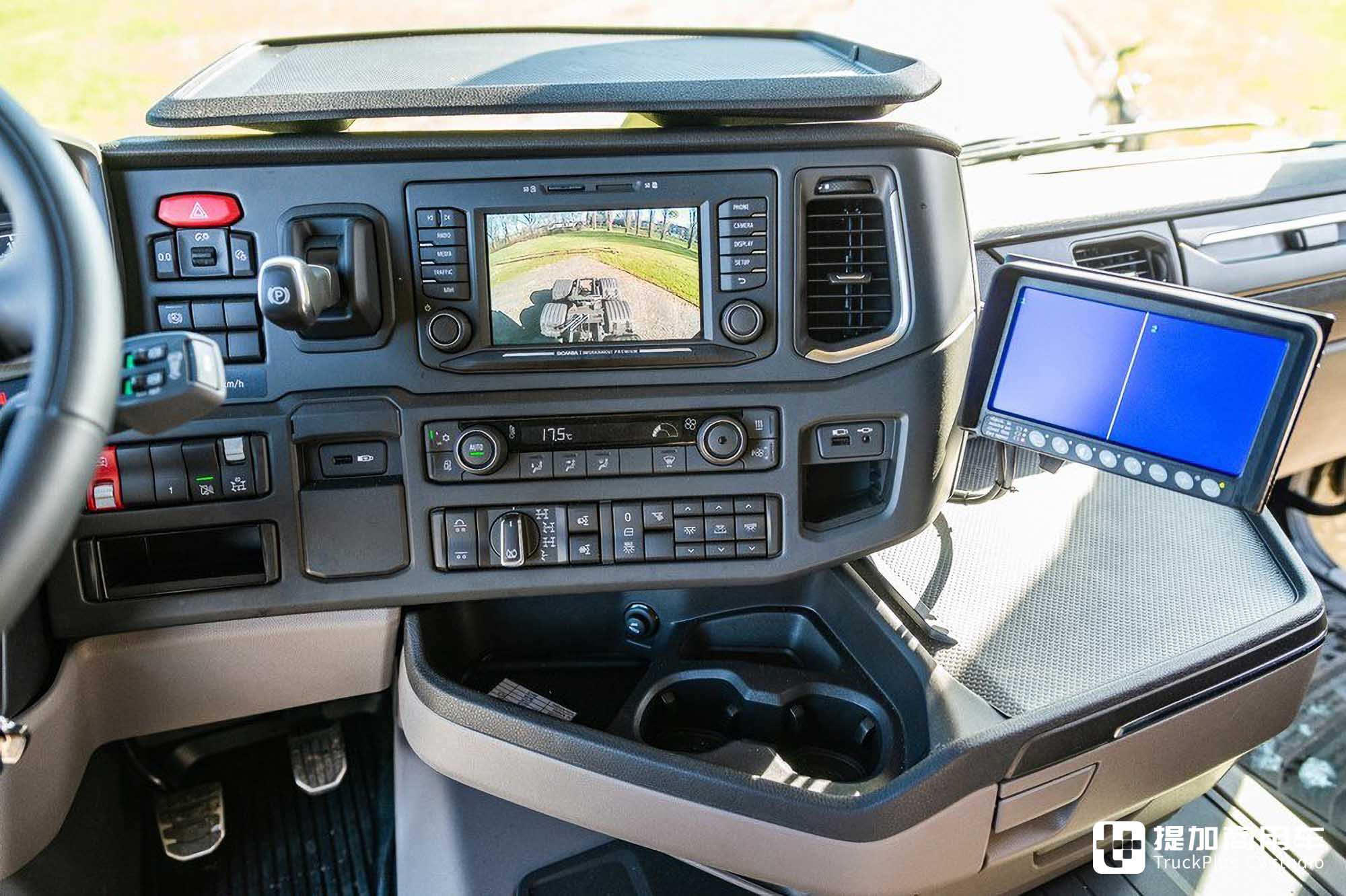 8x6驱动配V8发动机,牵引坦克专用,带您看斯堪尼亚650 S XT军用重型牵引车 - 第20张 - 提加商用车网 8x6驱动配V8发动机,牵引坦克专用,带您看斯堪尼亚650 S XT军用重型牵引车 - 第20张