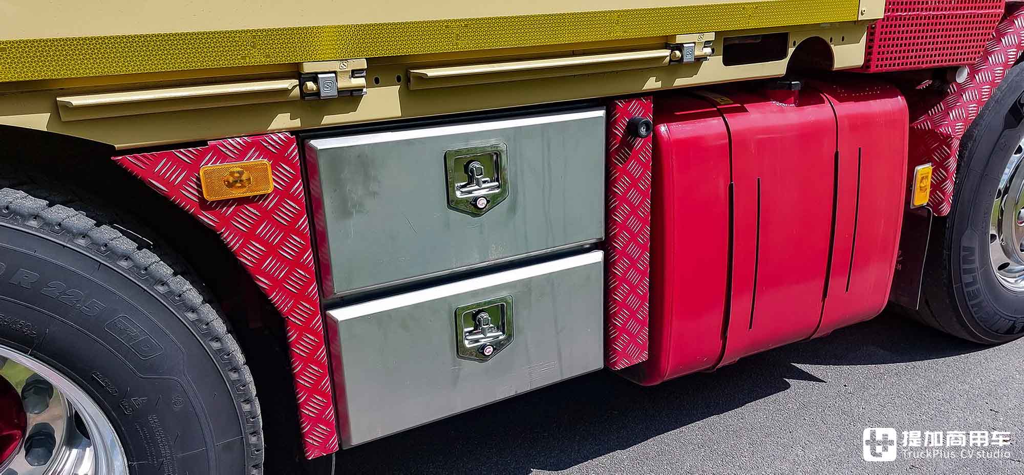 750匹马力+顶级车身配置,大件运输后勤车,沃尔沃FH 16多用途随车吊实拍 - 第21张 - 提加商用车网 750匹马力+顶级车身配置,大件运输后勤车,沃尔沃FH 16多用途随车吊实拍 - 第21张