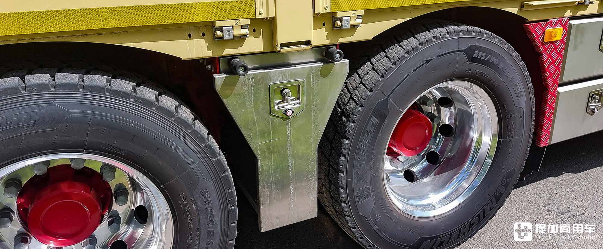 750匹马力+顶级车身配置,大件运输后勤车,沃尔沃FH 16多用途随车吊实拍 - 第22张 - 提加商用车网 750匹马力+顶级车身配置,大件运输后勤车,沃尔沃FH 16多用途随车吊实拍 - 第22张