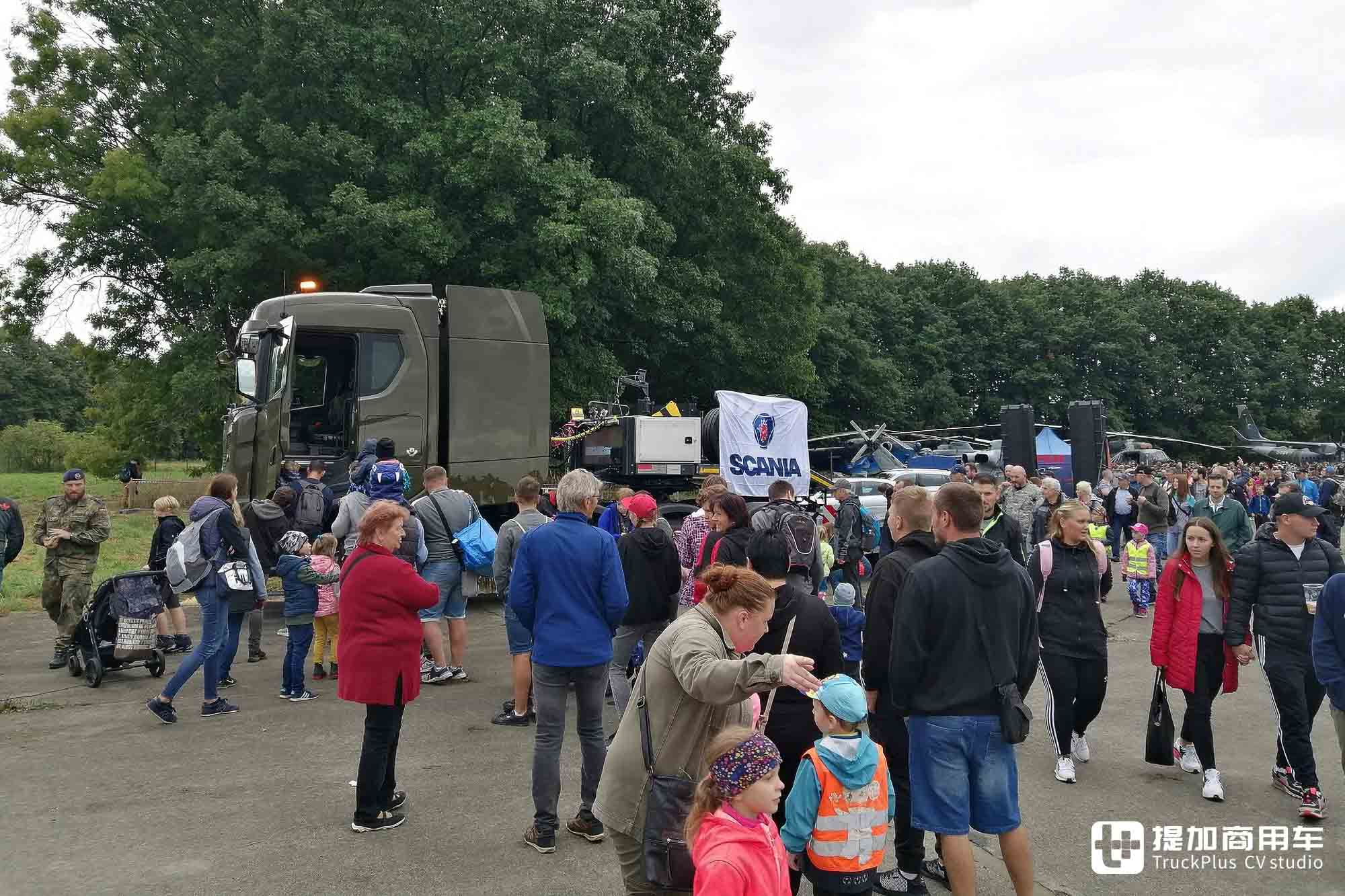 8x6驱动配V8发动机,牵引坦克专用,带您看斯堪尼亚650 S XT军用重型牵引车 - 第23张 - 提加商用车网 8x6驱动配V8发动机,牵引坦克专用,带您看斯堪尼亚650 S XT军用重型牵引车 - 第23张