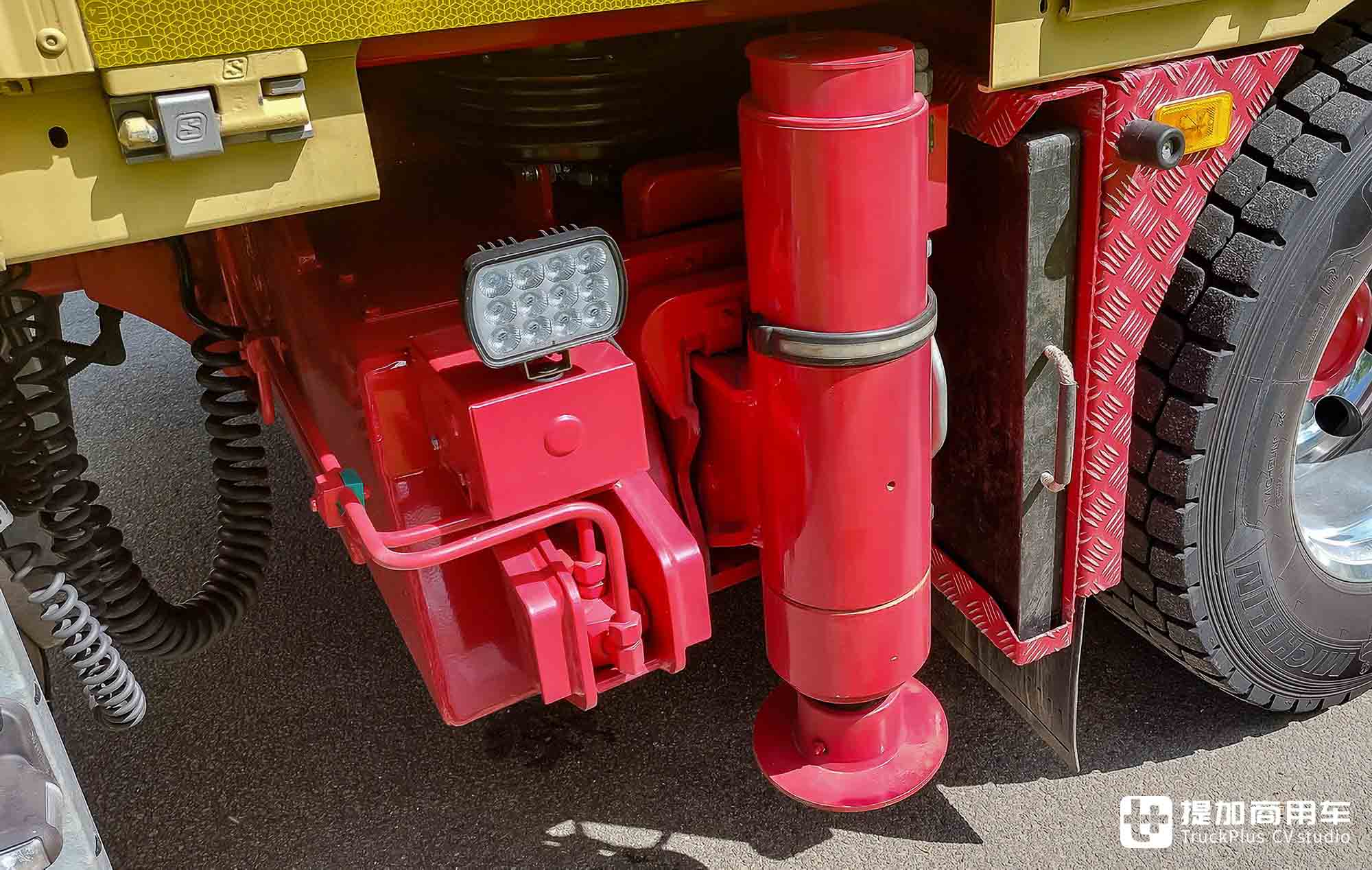 750匹马力+顶级车身配置,大件运输后勤车,沃尔沃FH 16多用途随车吊实拍 - 第23张 - 提加商用车网 750匹马力+顶级车身配置,大件运输后勤车,沃尔沃FH 16多用途随车吊实拍 - 第23张