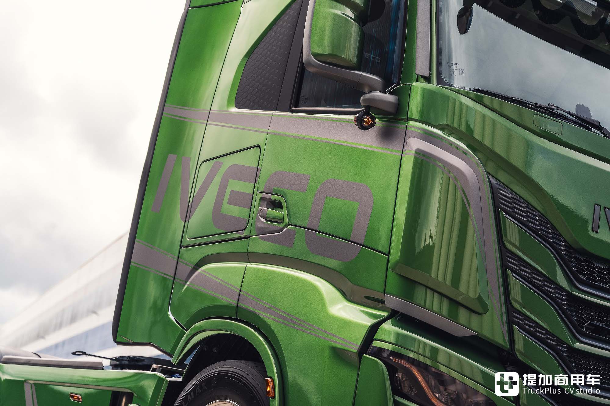 xCursor 13动力链,爆改绿魔外观+智能座舱,这台依维柯S-Way真特别 - 第3张 - 提加商用车网 xCursor 13动力链,爆改绿魔外观+智能座舱,这台依维柯S-Way真特别 - 第3张