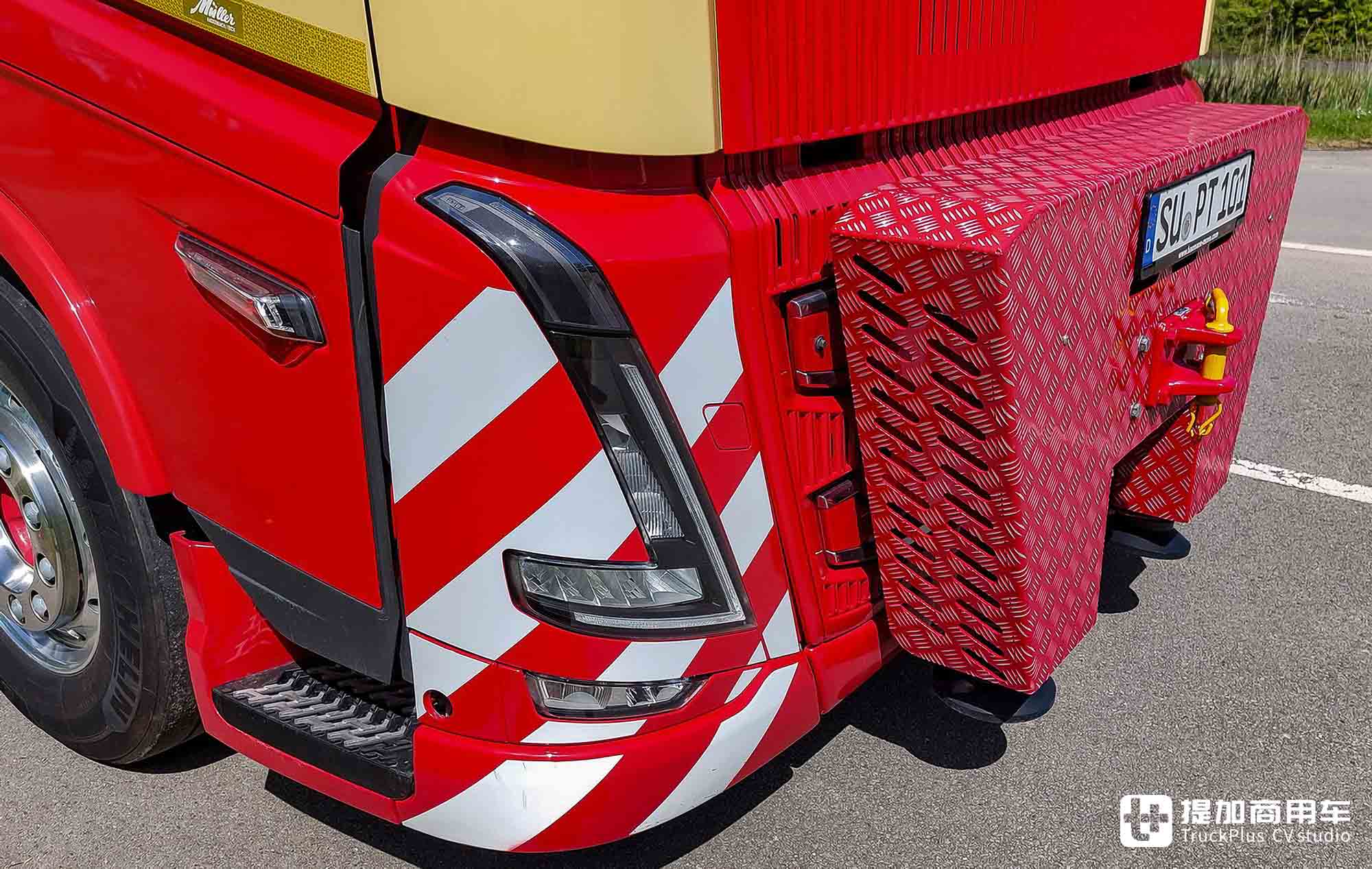 750匹马力+顶级车身配置,大件运输后勤车,沃尔沃FH 16多用途随车吊实拍 - 第5张 - 提加商用车网 750匹马力+顶级车身配置,大件运输后勤车,沃尔沃FH 16多用途随车吊实拍 - 第5张