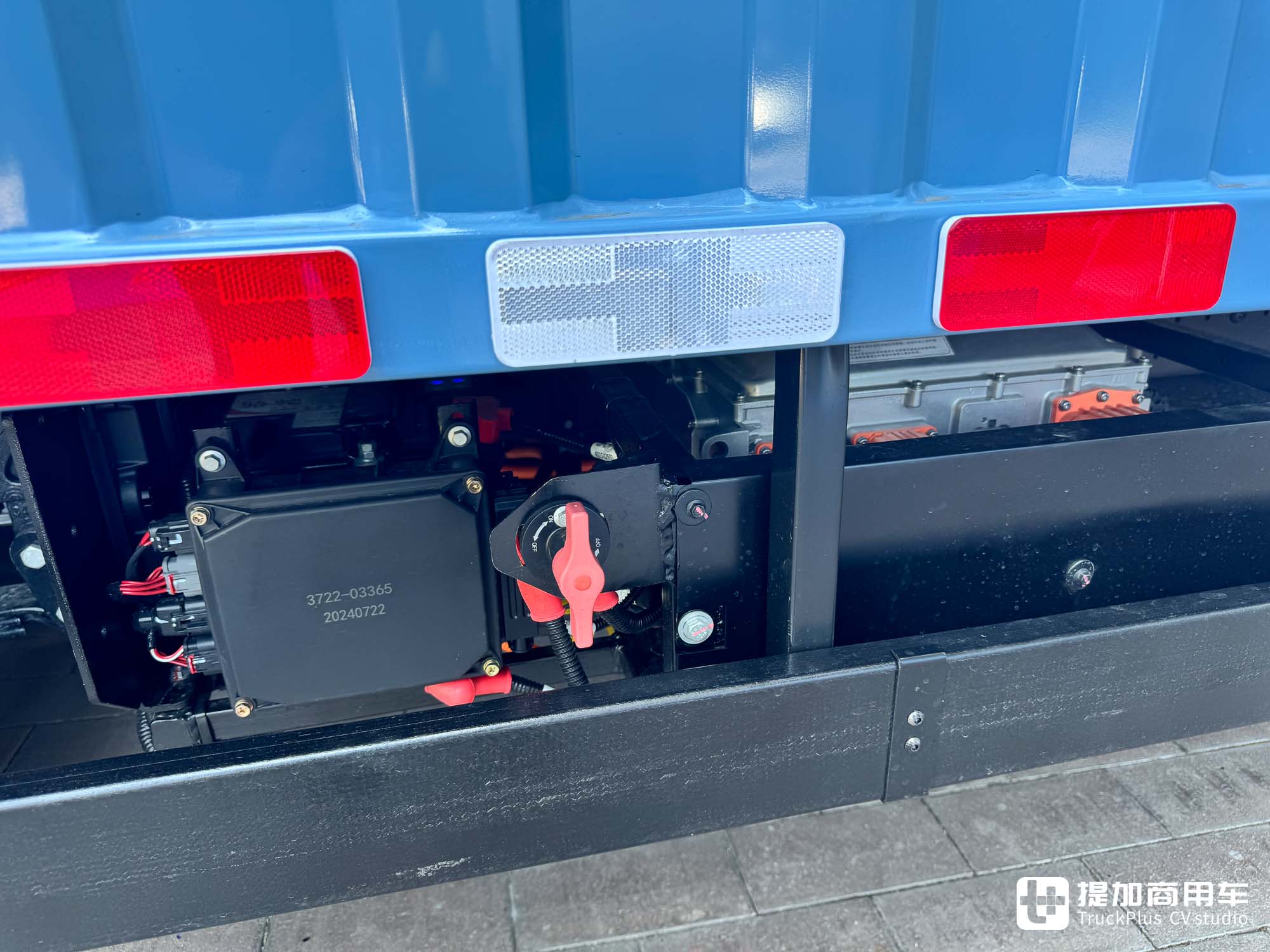 续航500+km,专为城际运输打造,宇通轻卡T5神行版实拍评测 - 第8张 - 提加商用车网 续航500+km,专为城际运输打造,宇通轻卡T5神行版实拍评测 - 第8张