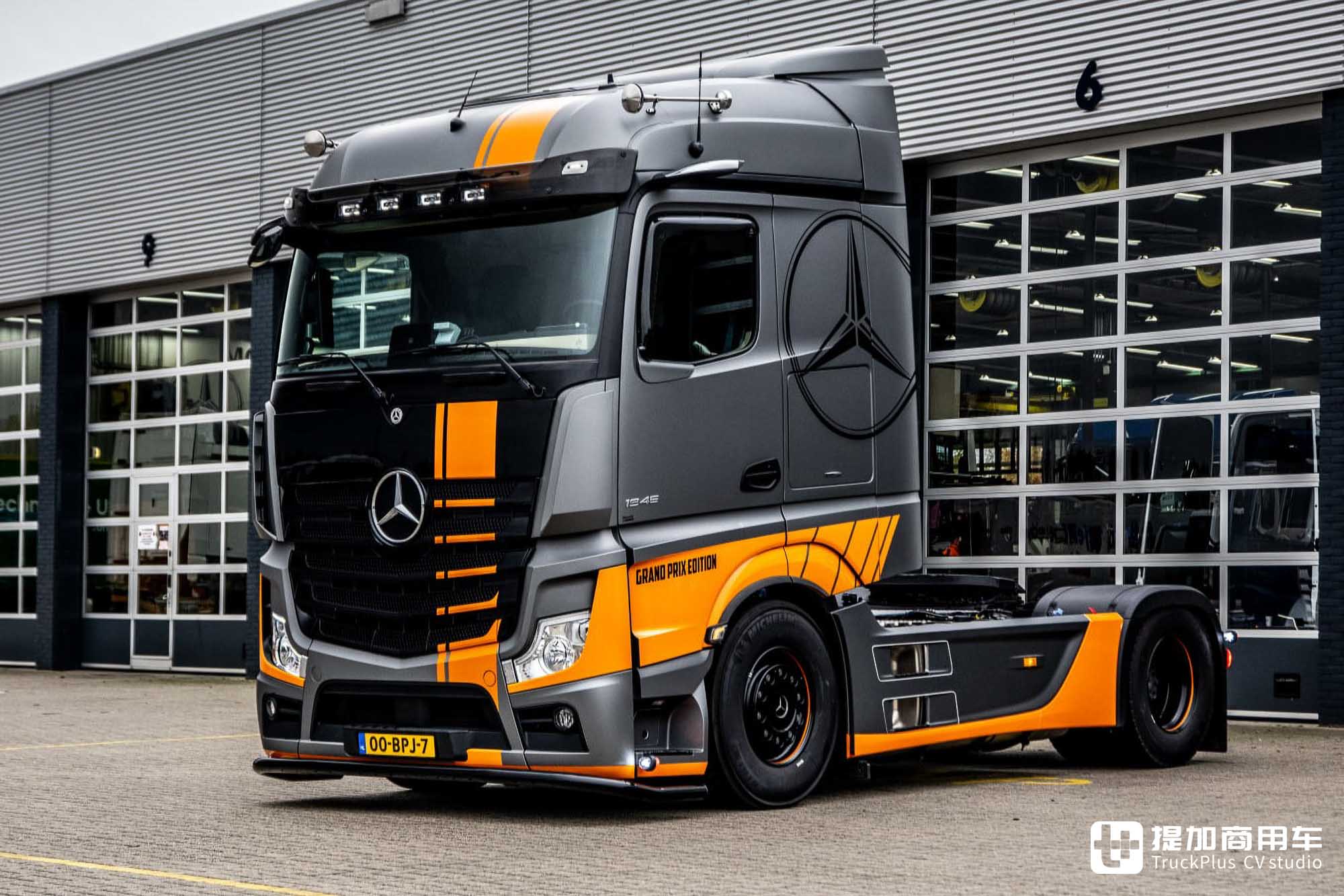 赛车竞技风格外观,纪念意义浓厚,奔驰Actros Grand Prix特别版实拍