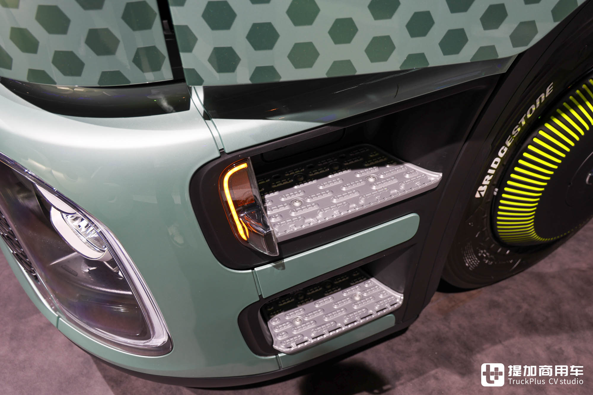 2024IAA:未来派全新平台,柴油动力再升级,奔驰新一代Actros L旗舰车型来袭 - 第19张 - 提加商用车网 2024IAA:未来派全新平台,柴油动力再升级,奔驰新一代Actros L旗舰车型来袭 - 第19张