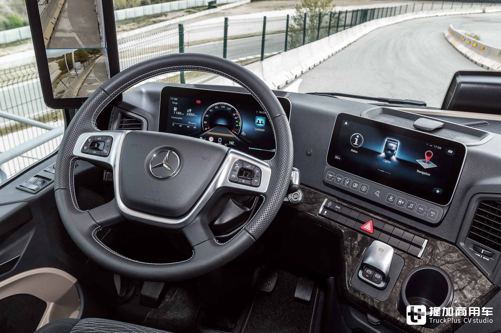 赛车竞技风格外观,纪念意义浓厚,奔驰Actros Grand Prix特别版实拍 - 第13张 - 提加商用车网 赛车竞技风格外观,纪念意义浓厚,奔驰Actros Grand Prix特别版实拍 - 第13张