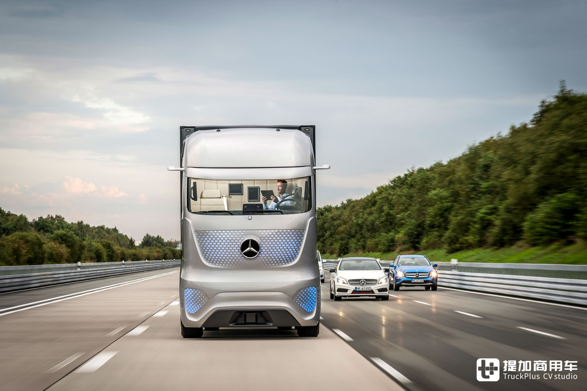 2024IAA:聚焦脱碳及数字化、智能化,奔驰带来多款柴油、纯电动前沿展品 - 第2张 - 提加商用车网 2024IAA:聚焦脱碳及数字化、智能化,奔驰带来多款柴油、纯电动前沿展品 - 第2张