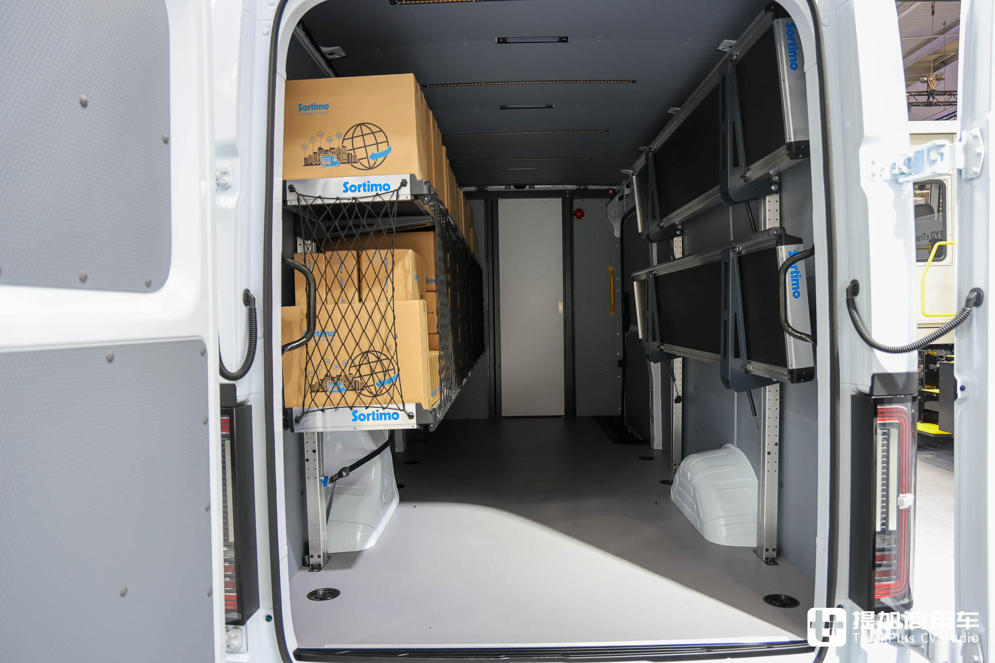 2024IAA:E-VALI纯电厢货、EYT 2.0码头牵引车亮相,比亚迪双新品全球首发 - 第21张 - 提加商用车网 2024IAA:E-VALI纯电厢货、EYT 2.0码头牵引车亮相,比亚迪双新品全球首发 - 第21张