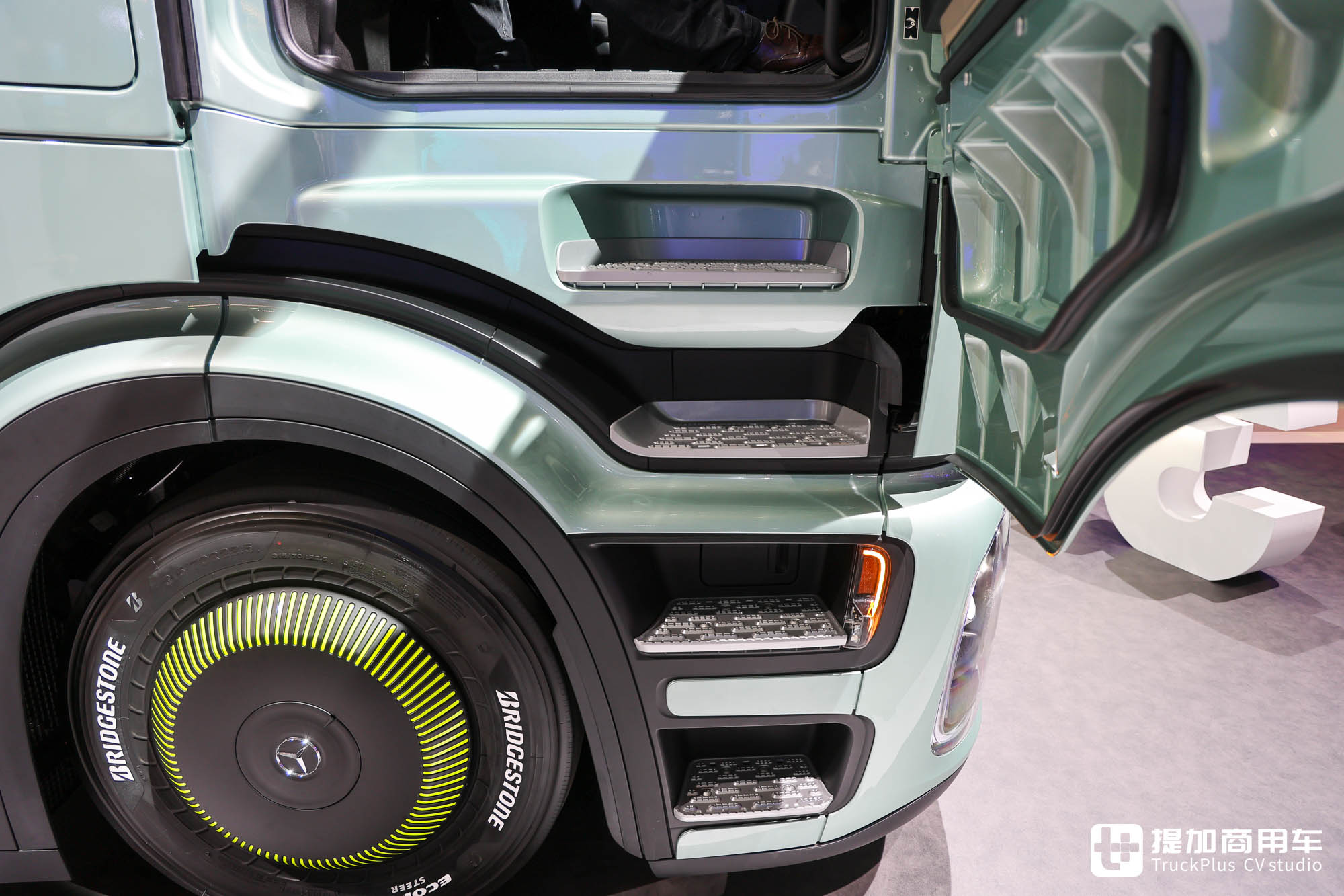 2024IAA:未来派全新平台,柴油动力再升级,奔驰新一代Actros L旗舰车型来袭 - 第39张 - 提加商用车网 2024IAA:未来派全新平台,柴油动力再升级,奔驰新一代Actros L旗舰车型来袭 - 第39张
