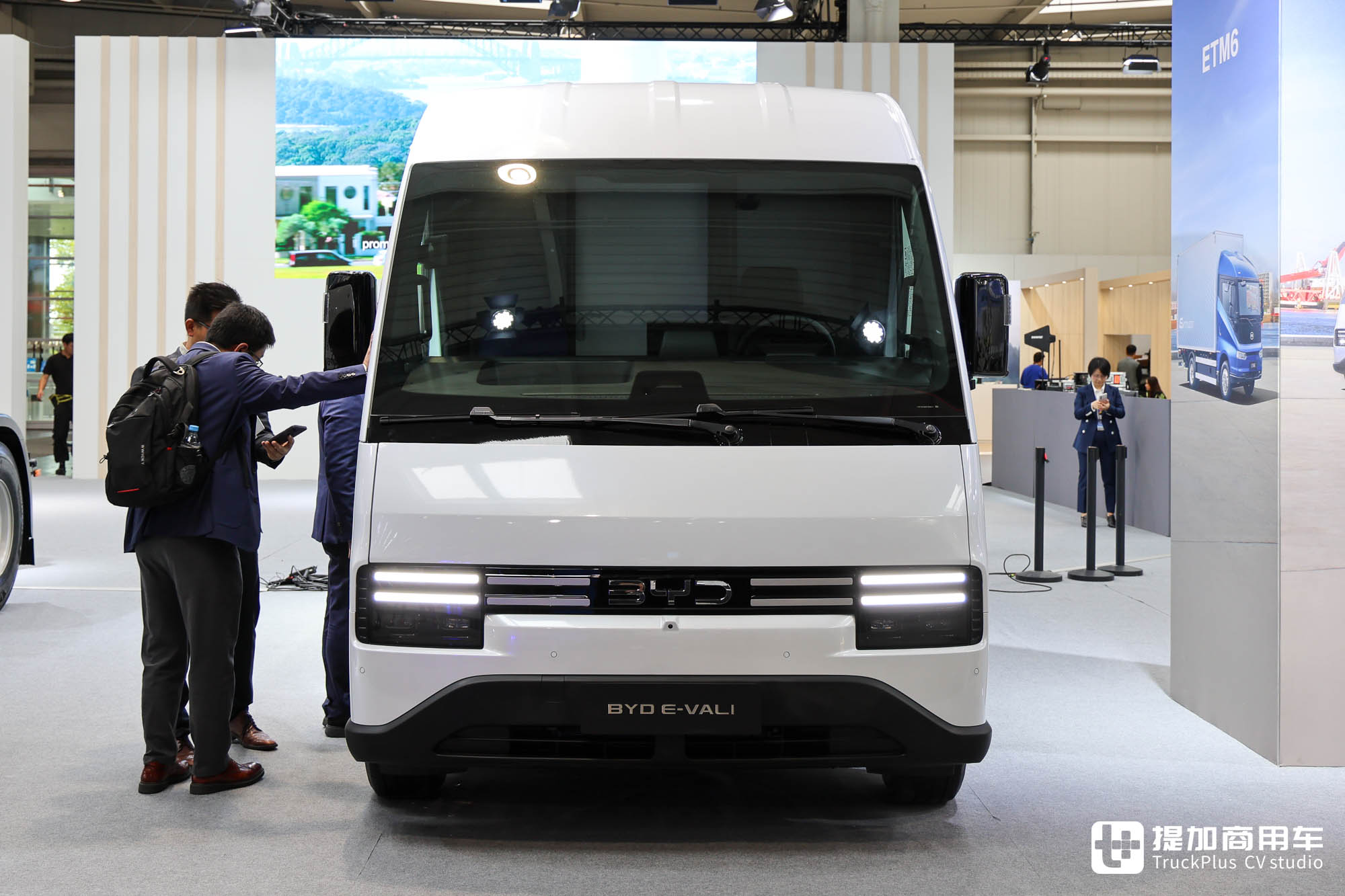 2024IAA:E-VALI纯电厢货、EYT 2.0码头牵引车亮相,比亚迪双新品全球首发 - 第4张 - 提加商用车网 2024IAA:E-VALI纯电厢货、EYT 2.0码头牵引车亮相,比亚迪双新品全球首发 - 第4张
