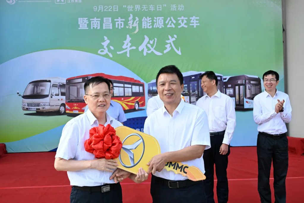 移动网红打卡点!91辆晶马新能源公交车“点亮”英雄城 - 第3张 - 提加商用车网 移动网红打卡点!91辆晶马新能源公交车“点亮”英雄城 - 第3张