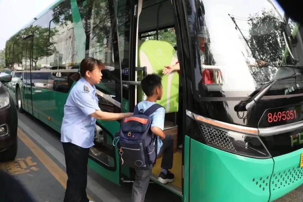 首都通学专线再上新！福田欧辉新型通学车全力护航新学期 - 第2张