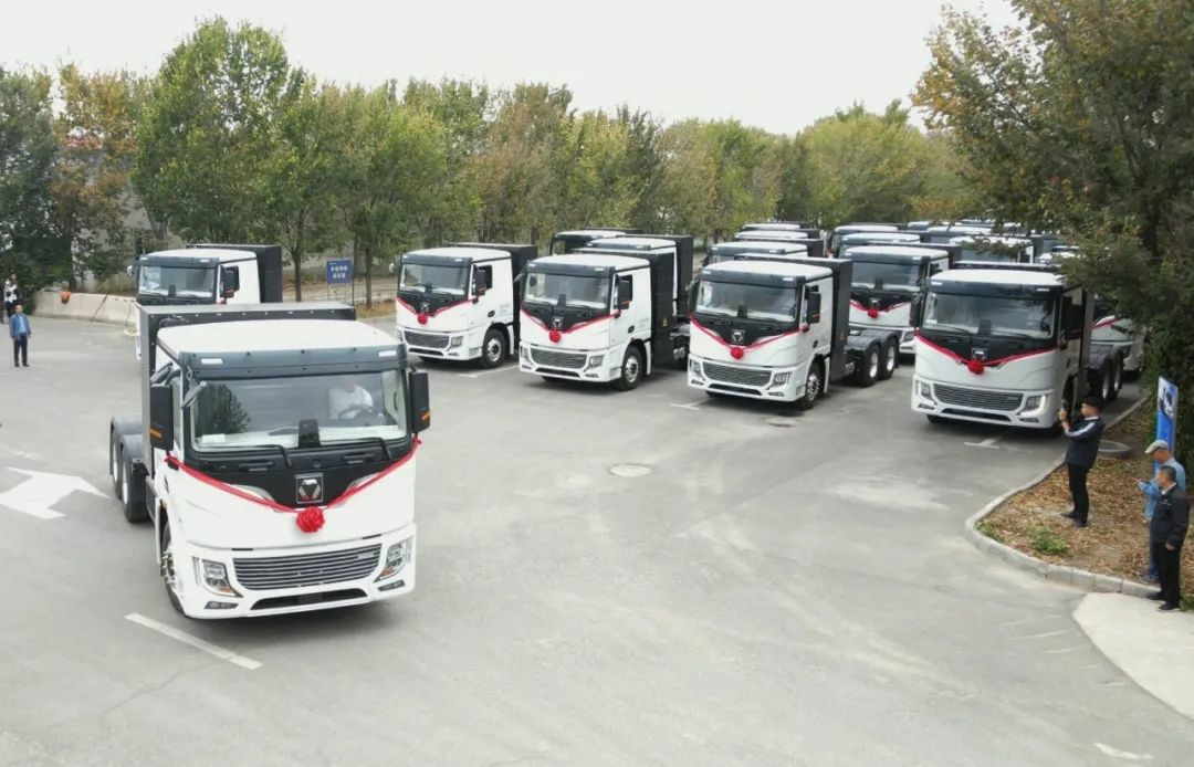 脱碳“换”绿进行时!徐工新能源重卡批量交付西北 - 第2张 - 提加商用车网 脱碳“换”绿进行时!徐工新能源重卡批量交付西北 - 第2张