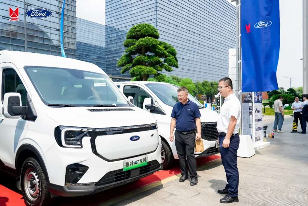 江铃福特轻客助力客运创新转型 - 第3张