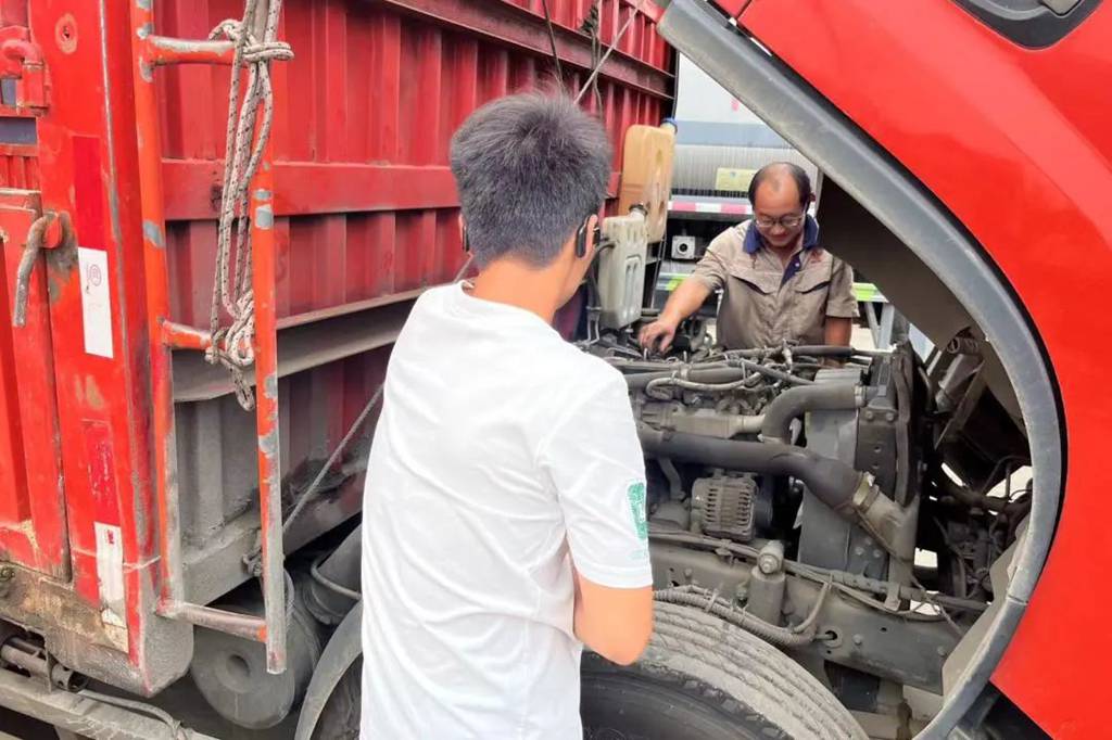 服务之星 | 李永亮:专注汽修技艺 诠释工匠精神 - 第2张 - 提加商用车网 服务之星 | 李永亮:专注汽修技艺 诠释工匠精神 - 第2张