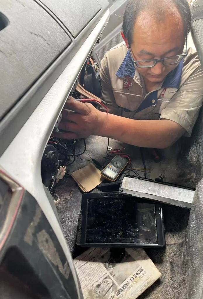 服务之星 | 李永亮:专注汽修技艺 诠释工匠精神 - 第3张 - 提加商用车网 服务之星 | 李永亮:专注汽修技艺 诠释工匠精神 - 第3张