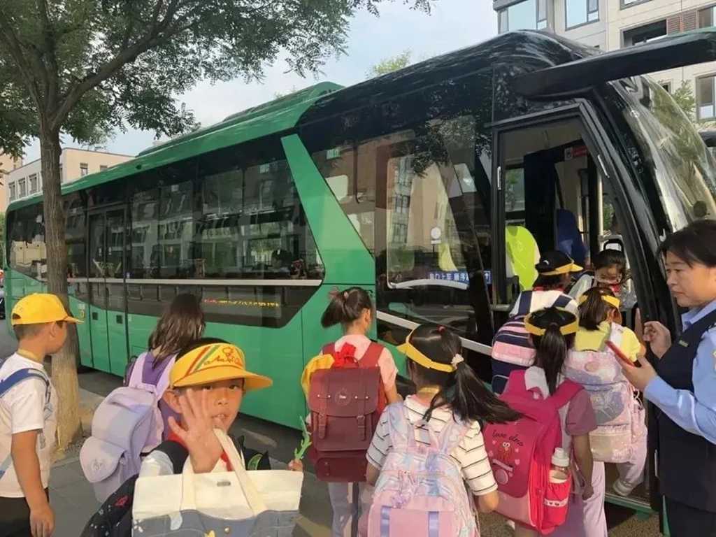 首都通学专线再上新！福田欧辉新型通学车全力护航新学期 - 第1张