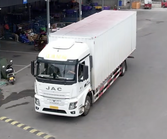 【江淮重卡丨发哥驾到·七】穿越山路的强者！江淮星耀X5 LNG助何老板快递运输高效前行 - 第6张