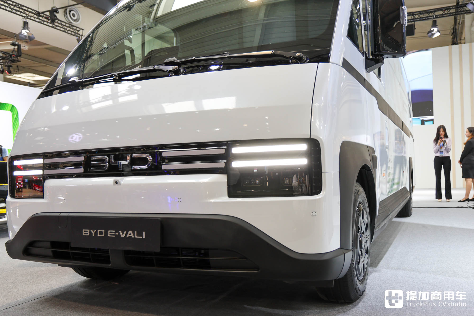 2024IAA:E-VALI纯电厢货、EYT 2.0码头牵引车亮相,比亚迪双新品全球首发 - 第9张 - 提加商用车网 2024IAA:E-VALI纯电厢货、EYT 2.0码头牵引车亮相,比亚迪双新品全球首发 - 第9张