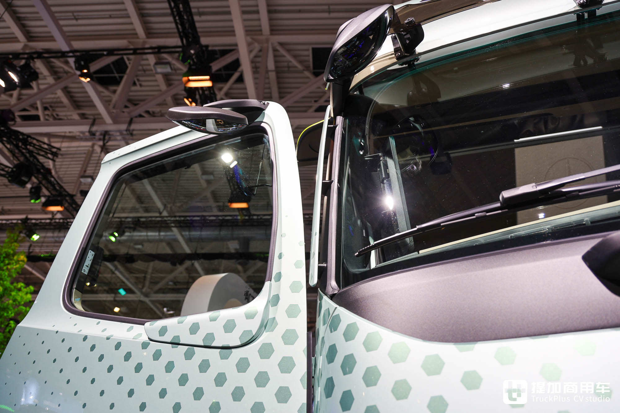 2024IAA:未来派全新平台,柴油动力再升级,奔驰新一代Actros L旗舰车型来袭 - 第9张 - 提加商用车网 2024IAA:未来派全新平台,柴油动力再升级,奔驰新一代Actros L旗舰车型来袭 - 第9张