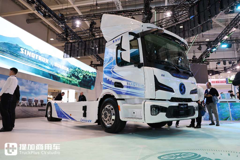 2024IAA:840马力德龙X6000领衔,陕汽重卡携多款车型亮相,让国际友人大呼牛X!