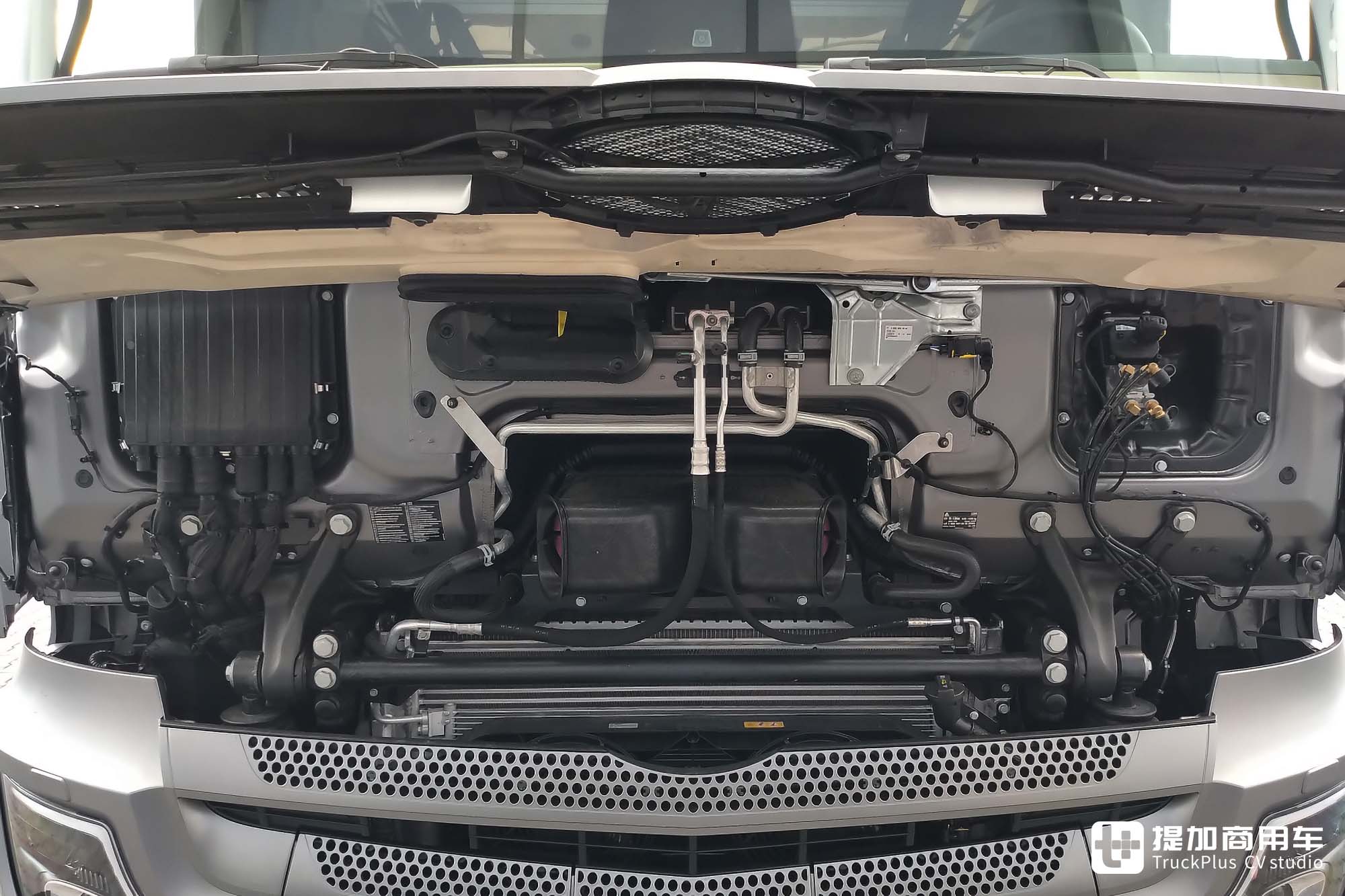 高性价比结合过硬配置,看齐自家旗舰车型?奔驰Actros F Plus车型实力几何 - 第8张 - 提加商用车网 高性价比结合过硬配置,看齐自家旗舰车型?奔驰Actros F Plus车型实力几何 - 第8张