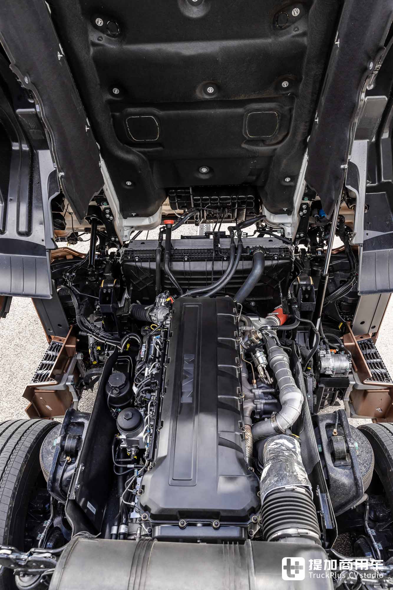 全新发动机+变速箱,高效PowerLion动力链亮相,2025款曼恩TGX牵引车抢先看 - 第12张 - 提加商用车网 全新发动机+变速箱,高效PowerLion动力链亮相,2025款曼恩TGX牵引车抢先看 - 第12张