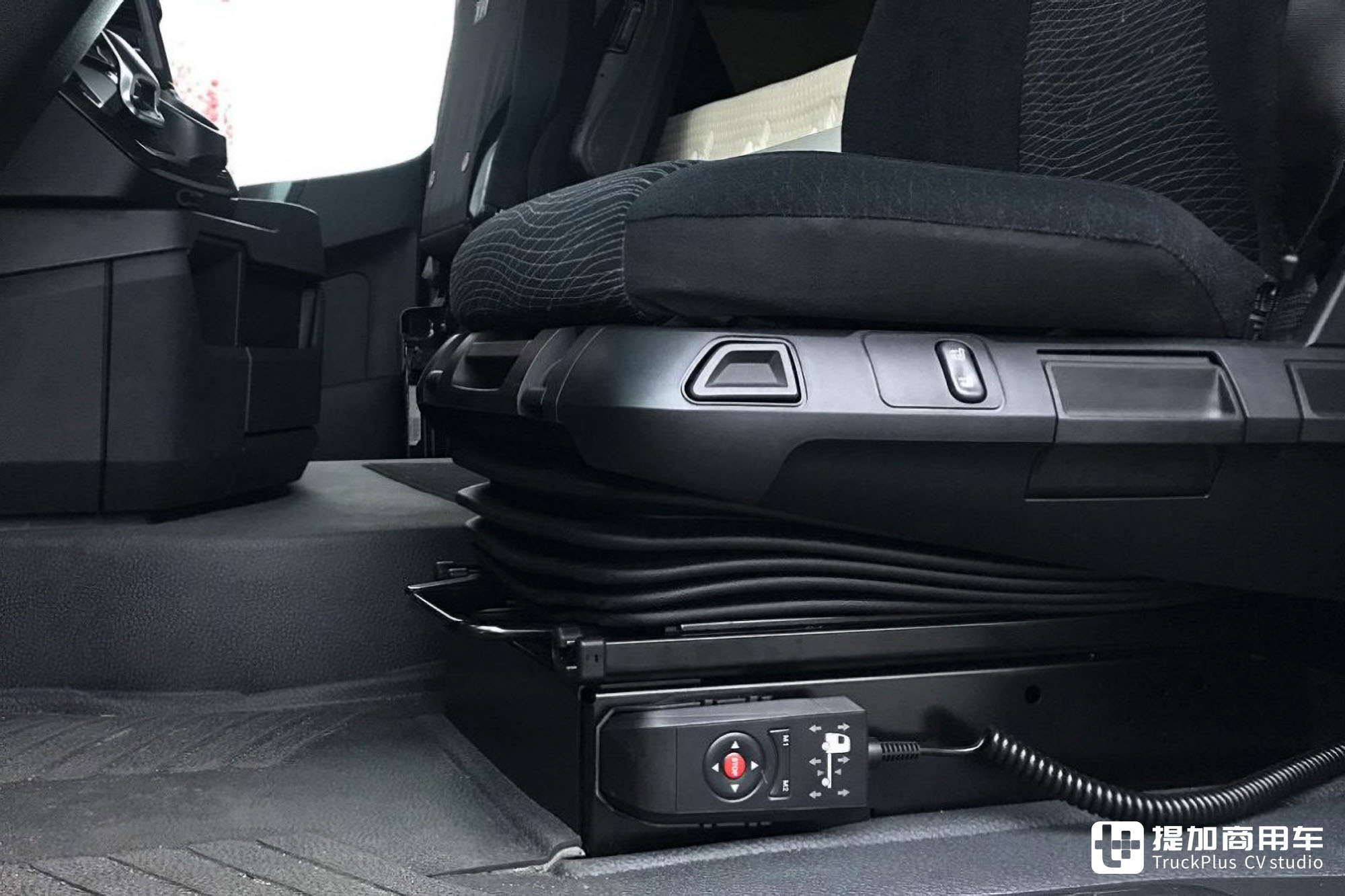 高性价比结合过硬配置,看齐自家旗舰车型?奔驰Actros F Plus车型实力几何 - 第13张 - 提加商用车网 高性价比结合过硬配置,看齐自家旗舰车型?奔驰Actros F Plus车型实力几何 - 第13张