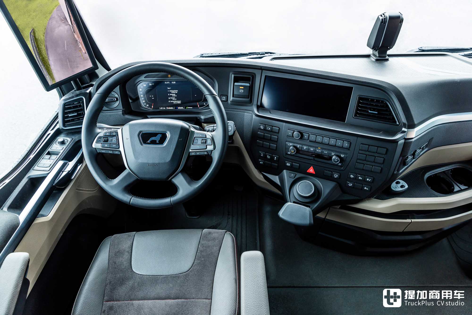 全新发动机+变速箱,高效PowerLion动力链亮相,2025款曼恩TGX牵引车抢先看 - 第15张 - 提加商用车网 全新发动机+变速箱,高效PowerLion动力链亮相,2025款曼恩TGX牵引车抢先看 - 第15张