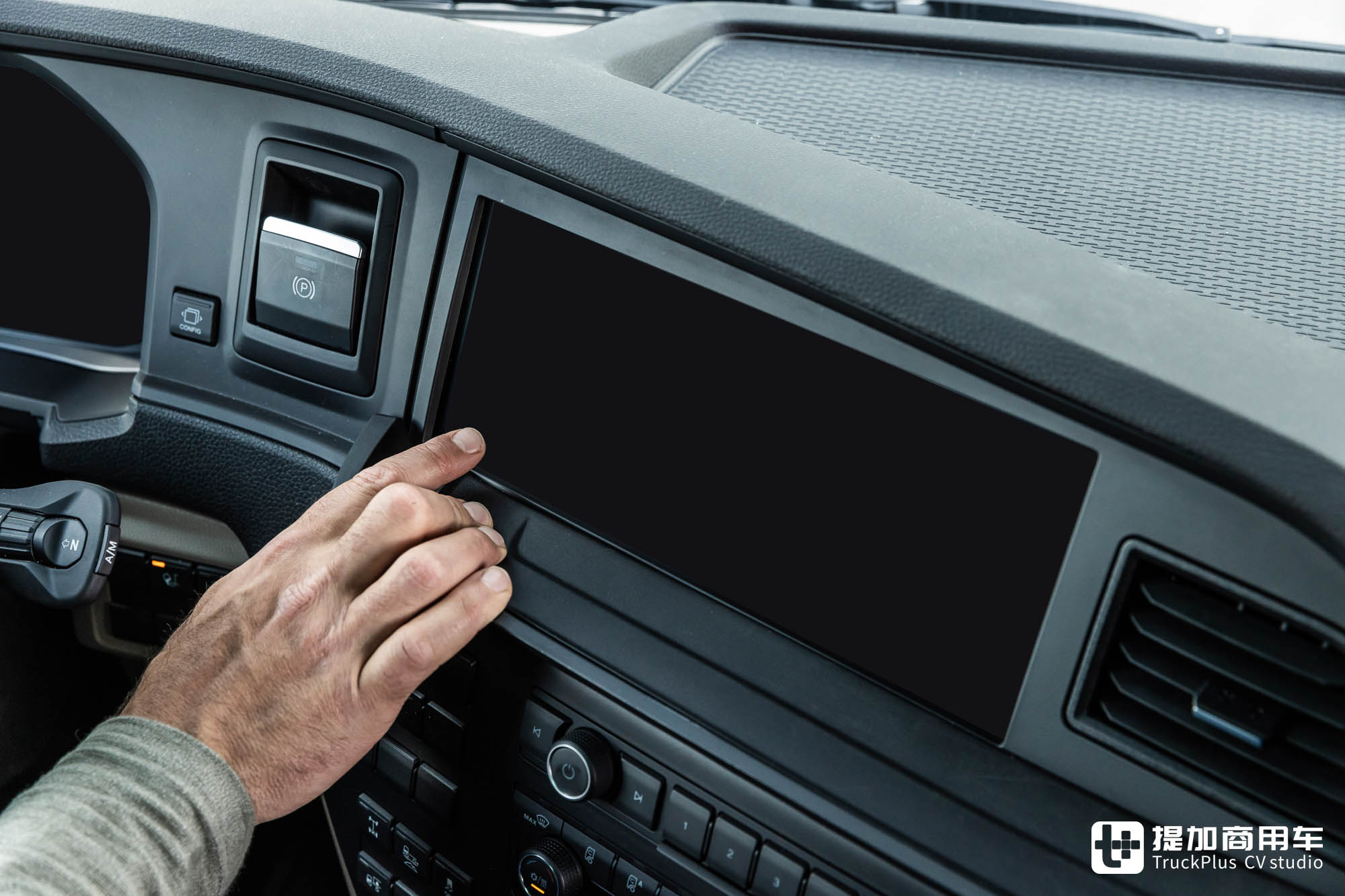 全新发动机+变速箱,高效PowerLion动力链亮相,2025款曼恩TGX牵引车抢先看 - 第16张 - 提加商用车网 全新发动机+变速箱,高效PowerLion动力链亮相,2025款曼恩TGX牵引车抢先看 - 第16张