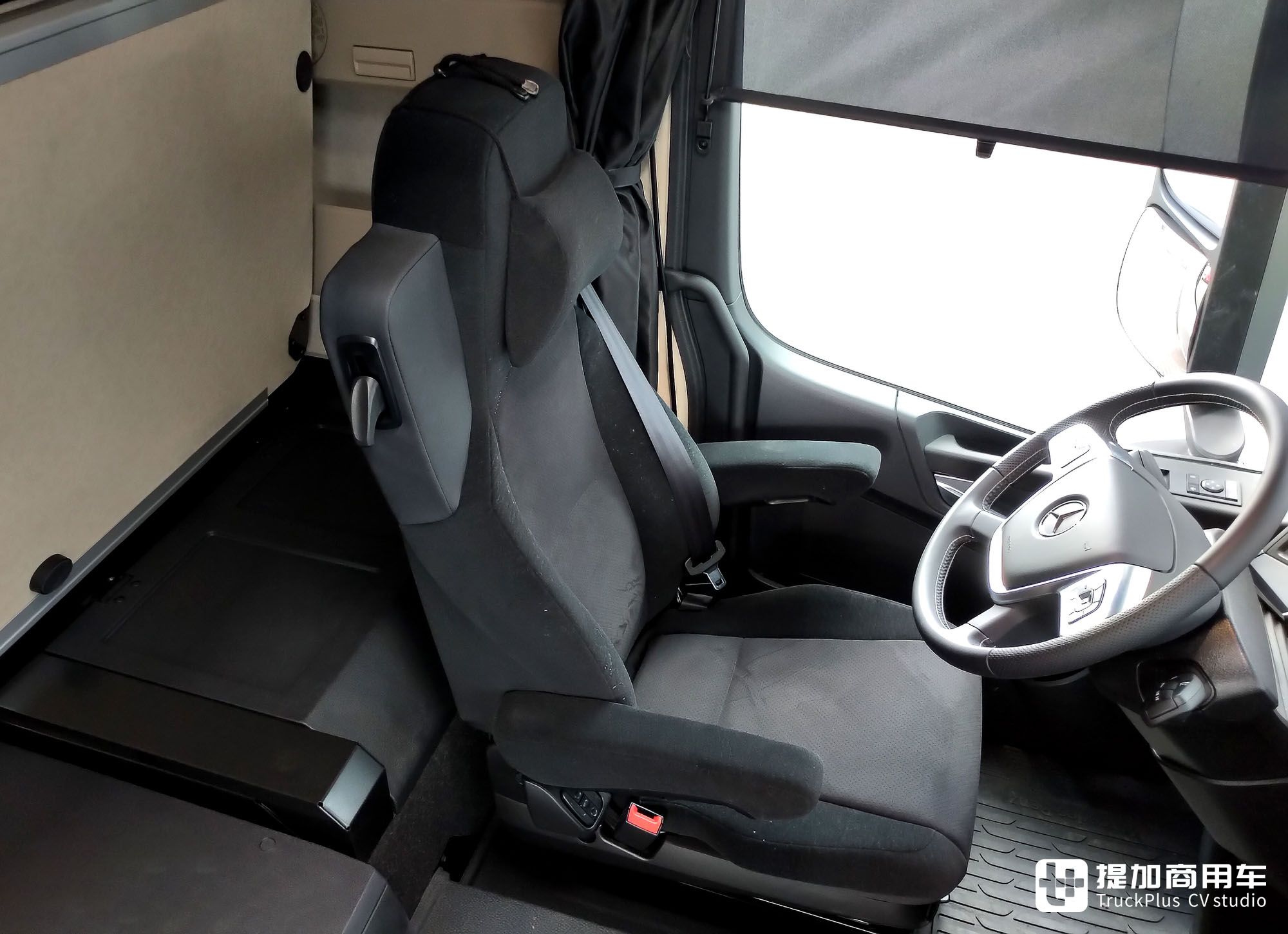 高性价比结合过硬配置,看齐自家旗舰车型?奔驰Actros F Plus车型实力几何 - 第16张 - 提加商用车网 高性价比结合过硬配置,看齐自家旗舰车型?奔驰Actros F Plus车型实力几何 - 第16张