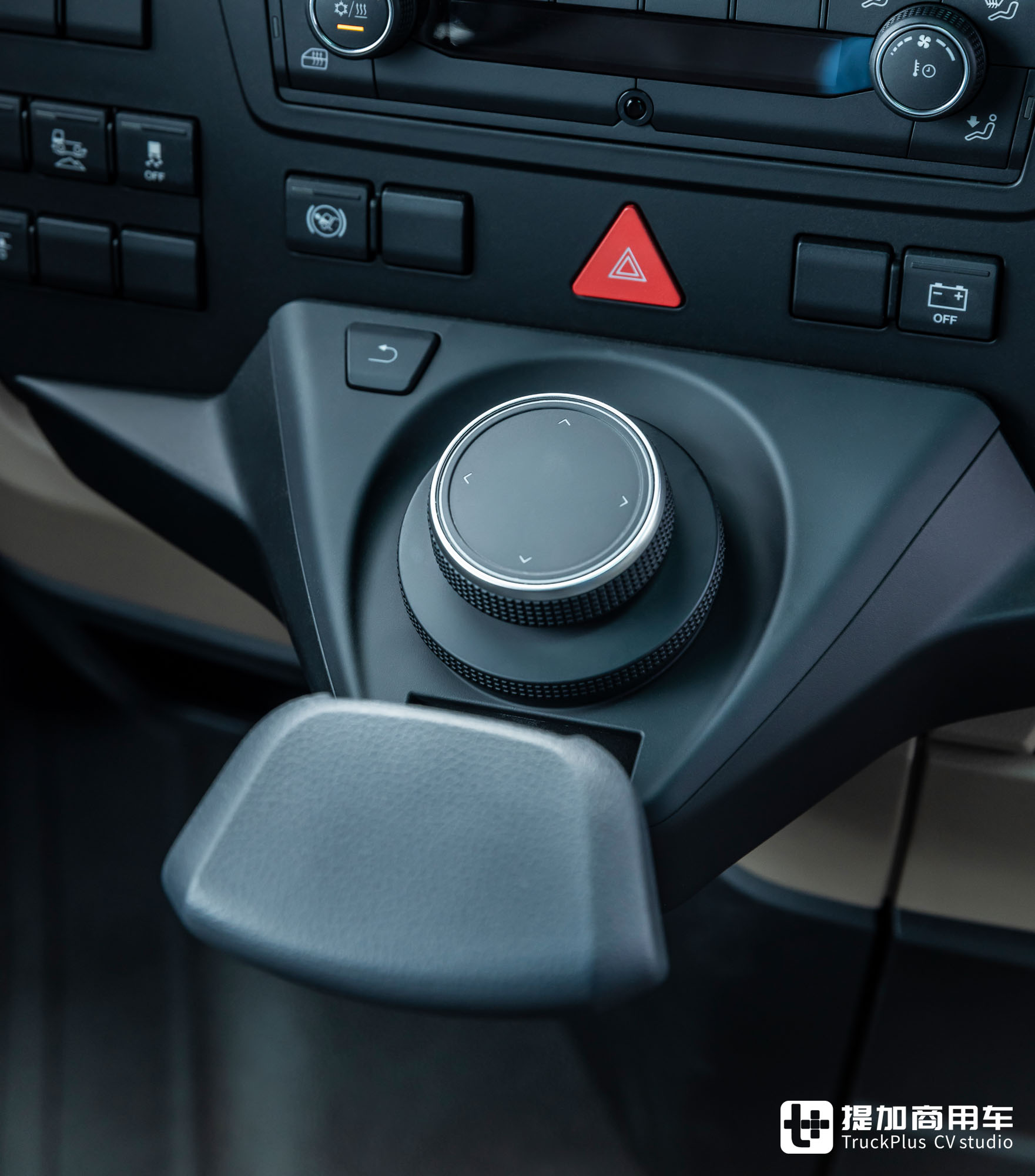 全新发动机+变速箱,高效PowerLion动力链亮相,2025款曼恩TGX牵引车抢先看 - 第17张 - 提加商用车网 全新发动机+变速箱,高效PowerLion动力链亮相,2025款曼恩TGX牵引车抢先看 - 第17张