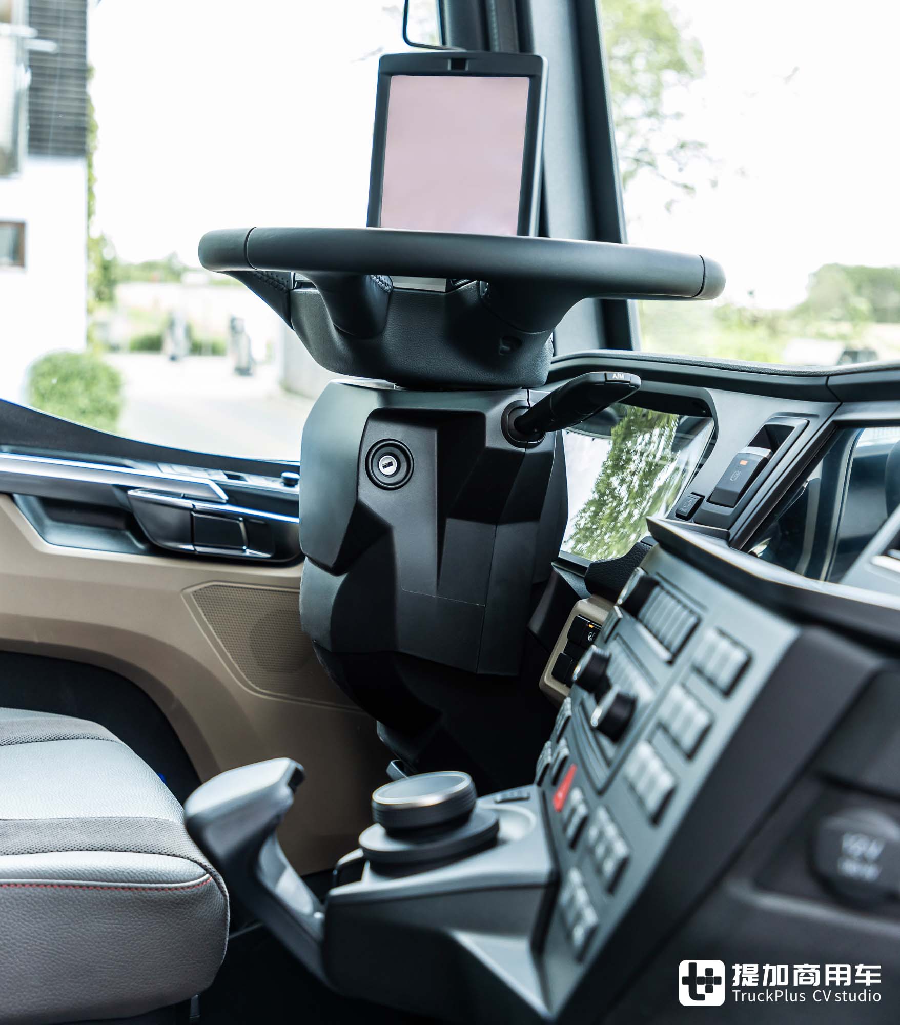 全新发动机+变速箱,高效PowerLion动力链亮相,2025款曼恩TGX牵引车抢先看 - 第18张 - 提加商用车网 全新发动机+变速箱,高效PowerLion动力链亮相,2025款曼恩TGX牵引车抢先看 - 第18张