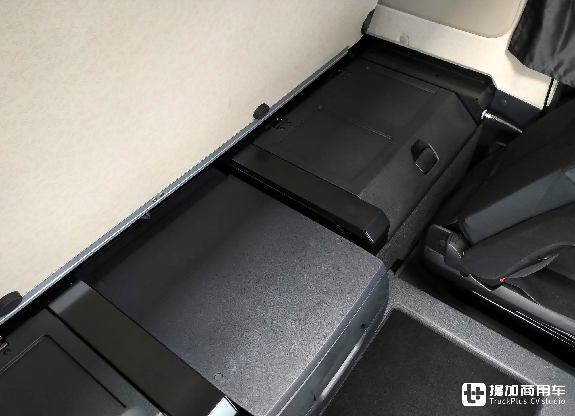 高性价比结合过硬配置,看齐自家旗舰车型?奔驰Actros F Plus车型实力几何 - 第20张 - 提加商用车网 高性价比结合过硬配置,看齐自家旗舰车型?奔驰Actros F Plus车型实力几何 - 第20张