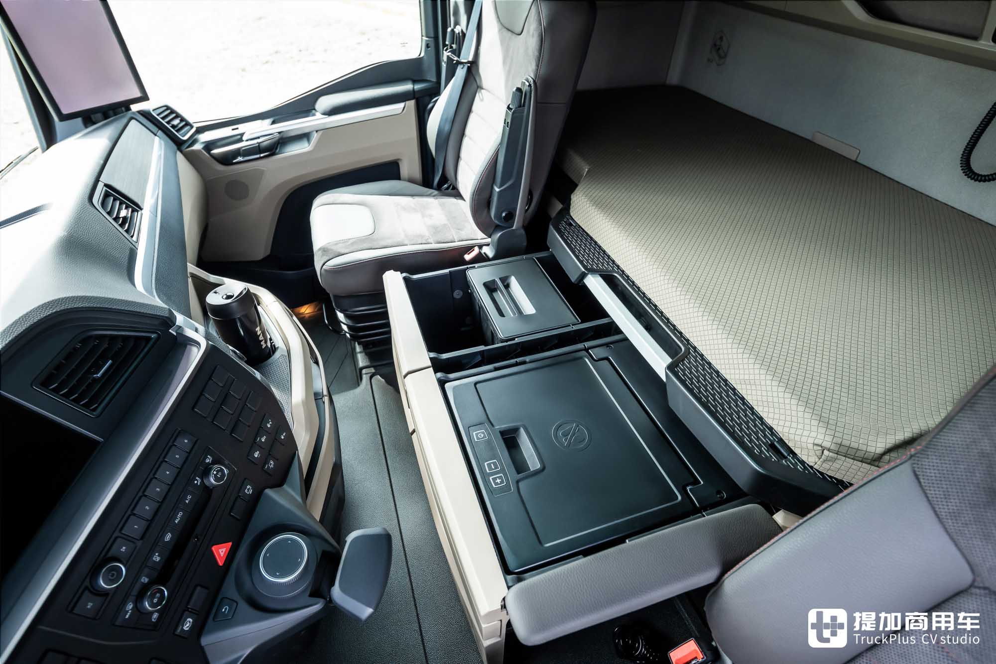 全新发动机+变速箱,高效PowerLion动力链亮相,2025款曼恩TGX牵引车抢先看 - 第21张 - 提加商用车网 全新发动机+变速箱,高效PowerLion动力链亮相,2025款曼恩TGX牵引车抢先看 - 第21张