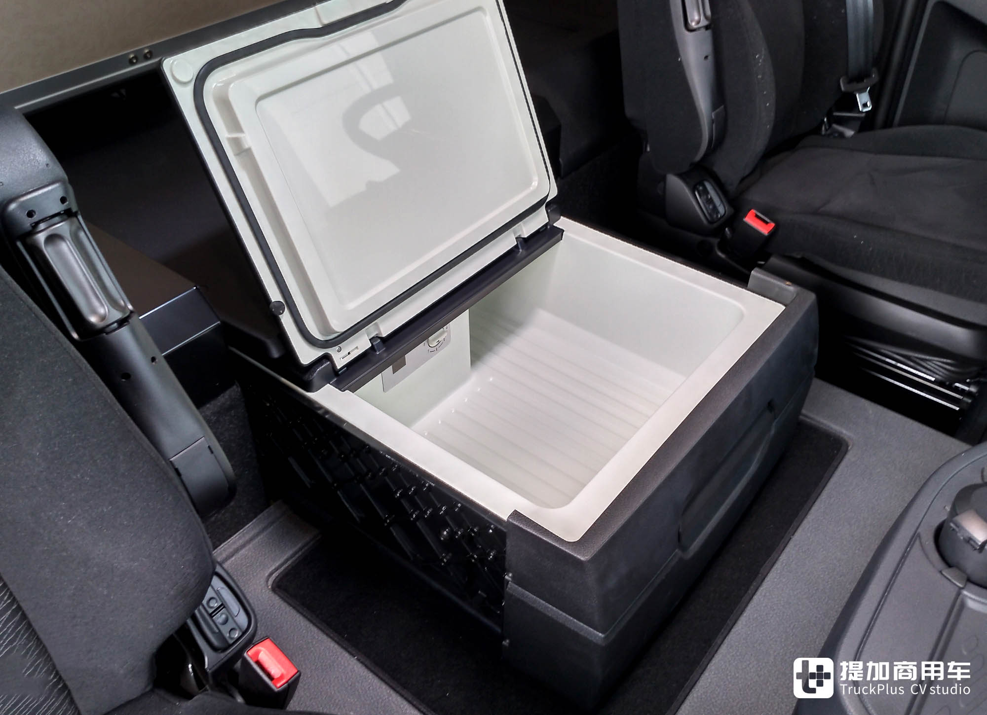 高性价比结合过硬配置,看齐自家旗舰车型?奔驰Actros F Plus车型实力几何 - 第21张 - 提加商用车网 高性价比结合过硬配置,看齐自家旗舰车型?奔驰Actros F Plus车型实力几何 - 第21张