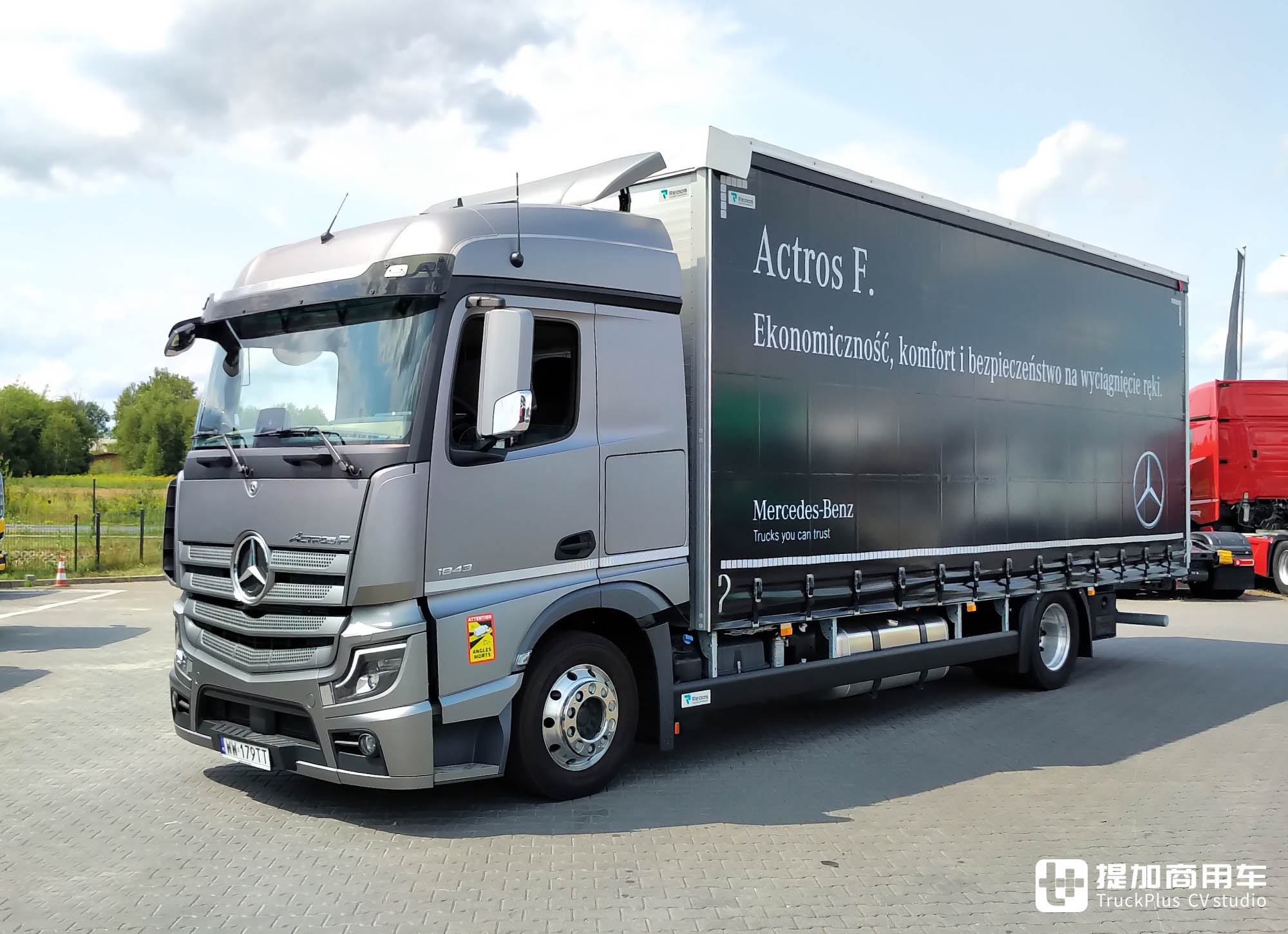 高性价比结合过硬配置,看齐自家旗舰车型?奔驰Actros F Plus车型实力几何