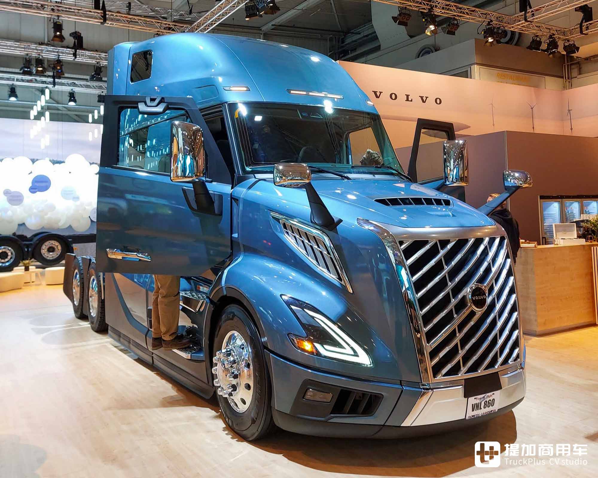 2024IAA:柴油马力王、长头生活舱亮相,纯电卡车进阶,沃尔沃卡车展品解读