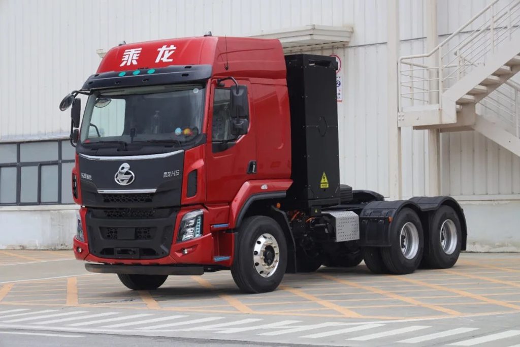 双重补贴下的绿色运输方案，乘龙H5换电牵引车见证绿色转型 - 第1张