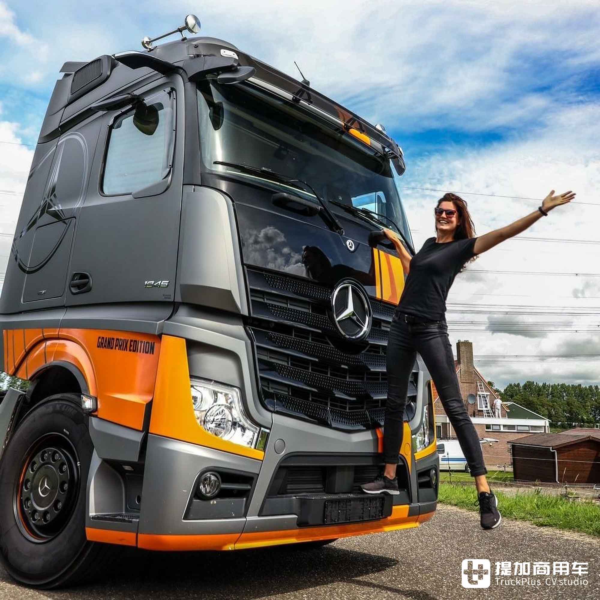 赛车竞技风格外观,纪念意义浓厚,奔驰Actros Grand Prix特别版实拍 - 第1张 - 提加商用车网 赛车竞技风格外观,纪念意义浓厚,奔驰Actros Grand Prix特别版实拍 - 第1张