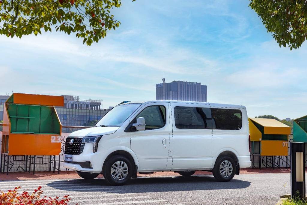 国民轻客再度升级,配置更加贴近用户需求,详解上汽大通新途V80 - 第1张 - 提加商用车网 国民轻客再度升级,配置更加贴近用户需求,详解上汽大通新途V80 - 第1张