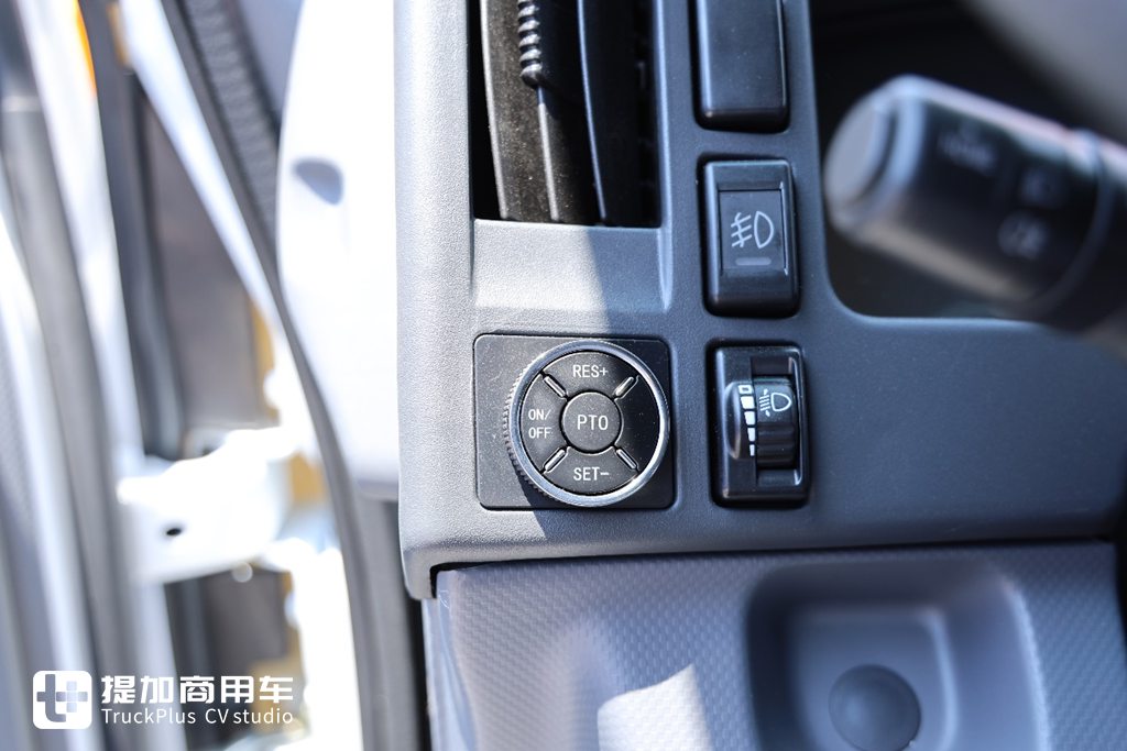 术业有专攻！实拍两款庆铃五十铃登高车 - 第11张