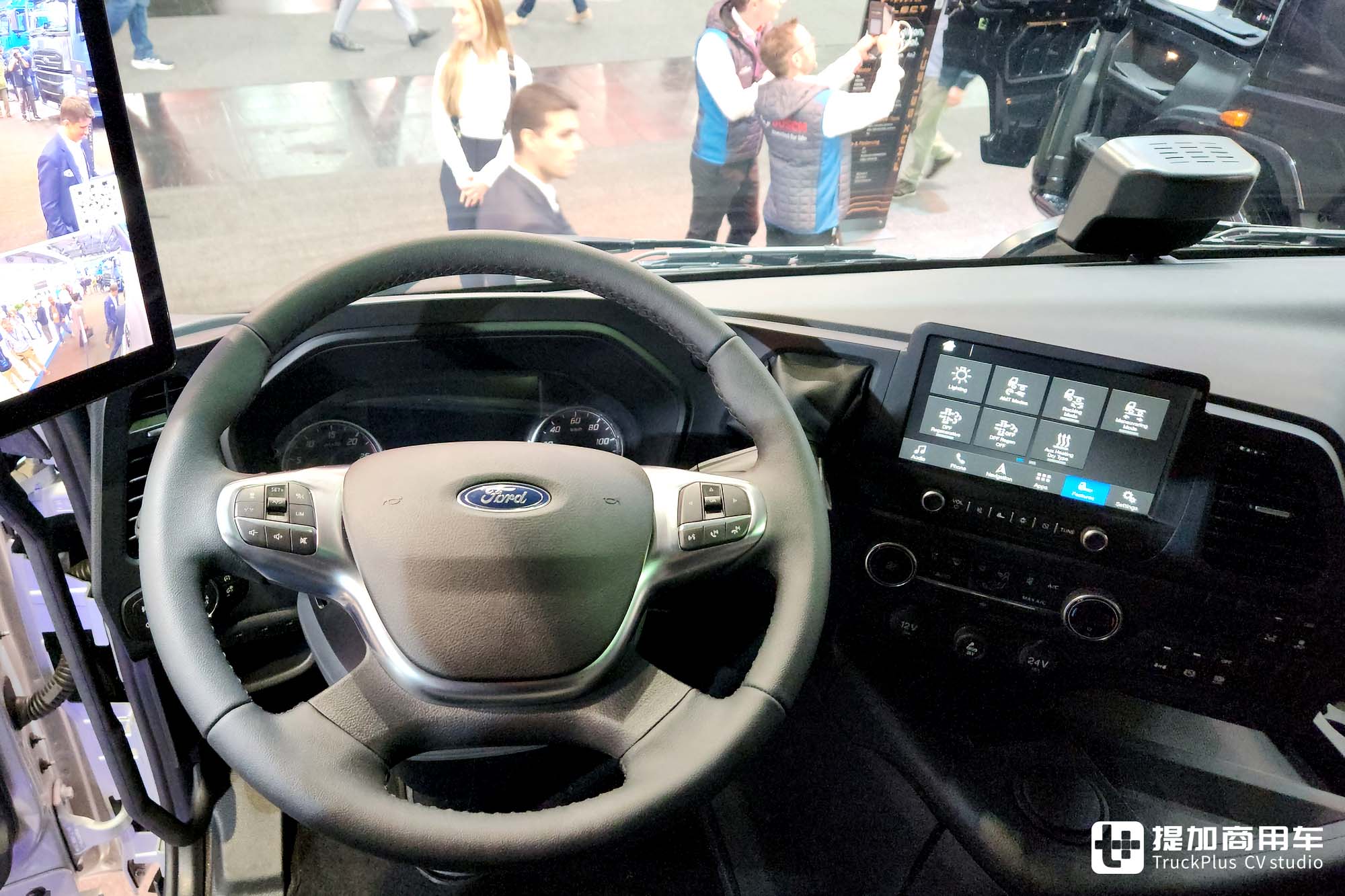 2024IAA:新一代柴油动力链亮相,生活舱车型抢眼,福特卡车展品解读 - 第11张 - 提加商用车网 2024IAA:新一代柴油动力链亮相,生活舱车型抢眼,福特卡车展品解读 - 第11张