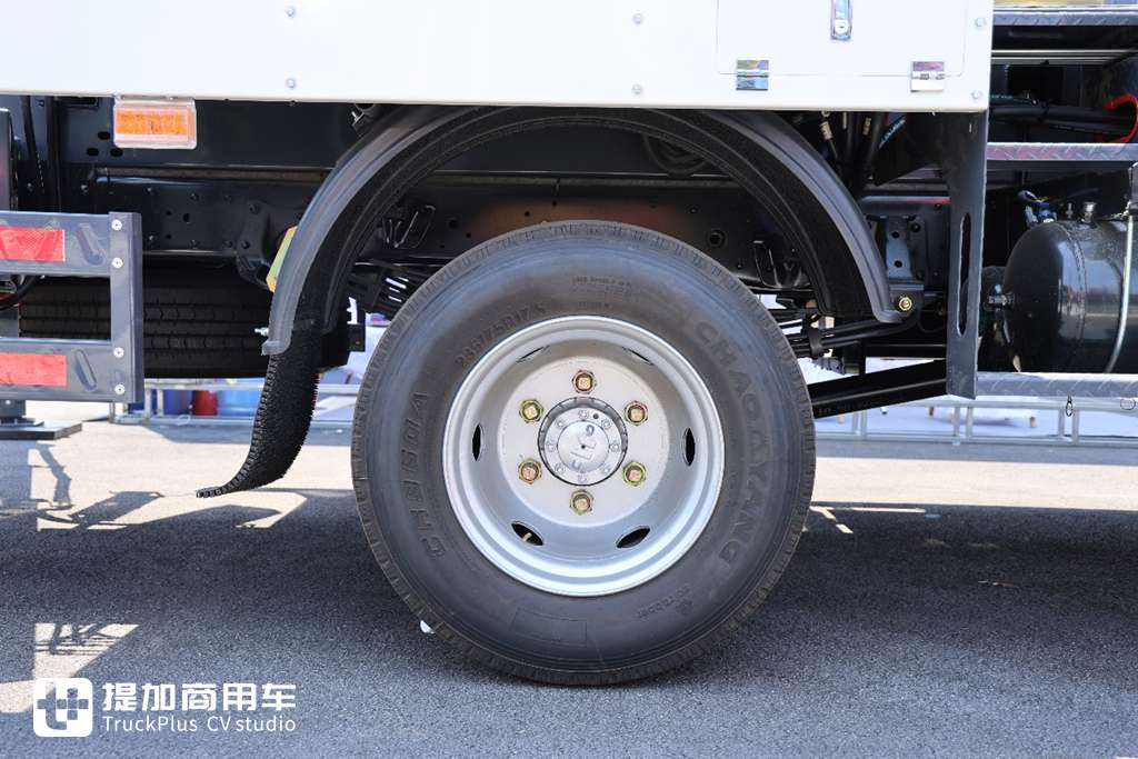 术业有专攻！实拍两款庆铃五十铃登高车 - 第13张