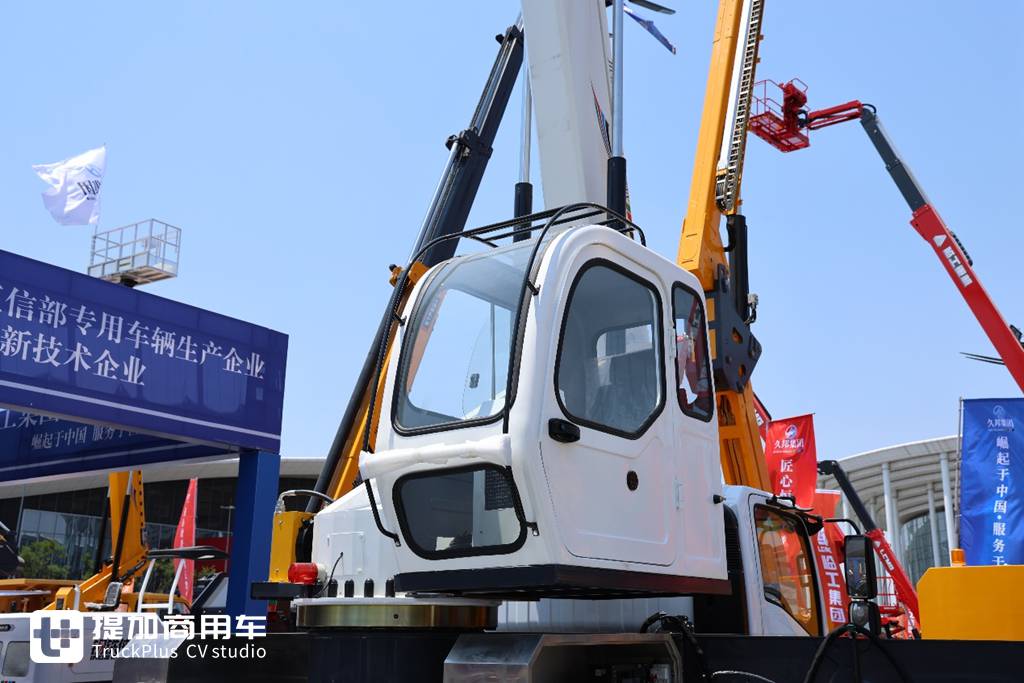 术业有专攻！实拍两款庆铃五十铃登高车 - 第15张