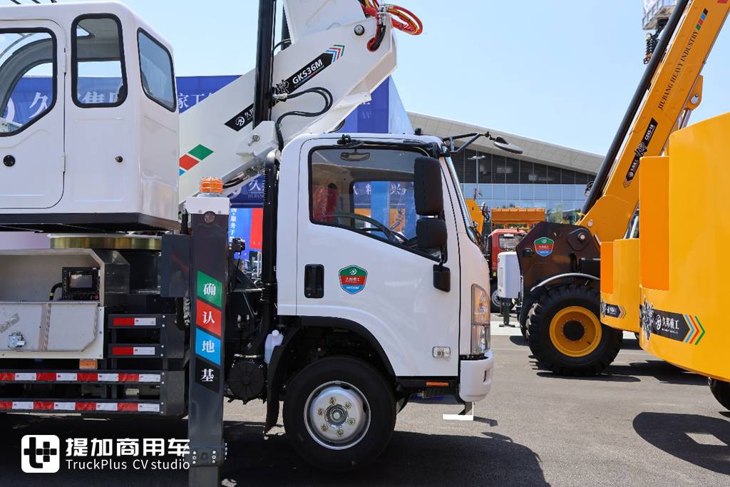 术业有专攻！实拍两款庆铃五十铃登高车 - 第16张