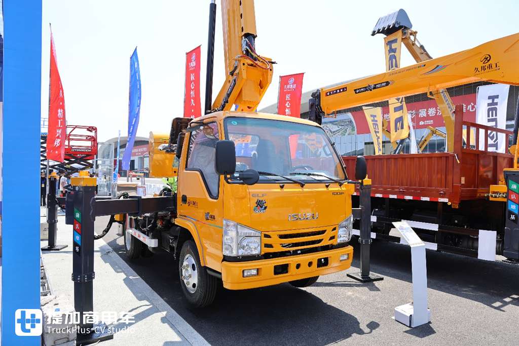 术业有专攻！实拍两款庆铃五十铃登高车 - 第2张