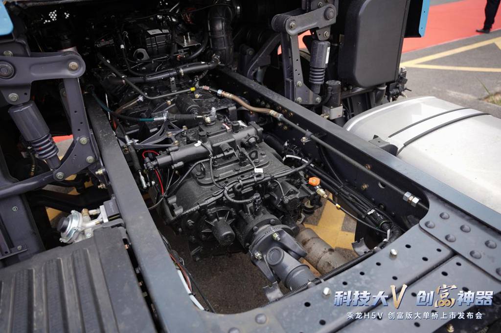 快递量创新高,乘龙H5V创富版大单桥以轻量化设计赢得市场 - 第2张 - 提加商用车网 快递量创新高,乘龙H5V创富版大单桥以轻量化设计赢得市场 - 第2张