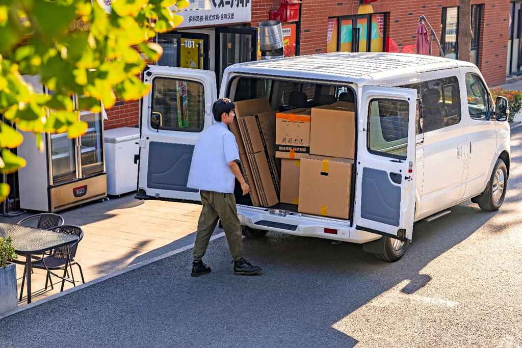 国民轻客再度升级,配置更加贴近用户需求,详解上汽大通新途V80 - 第2张 - 提加商用车网 国民轻客再度升级,配置更加贴近用户需求,详解上汽大通新途V80 - 第2张